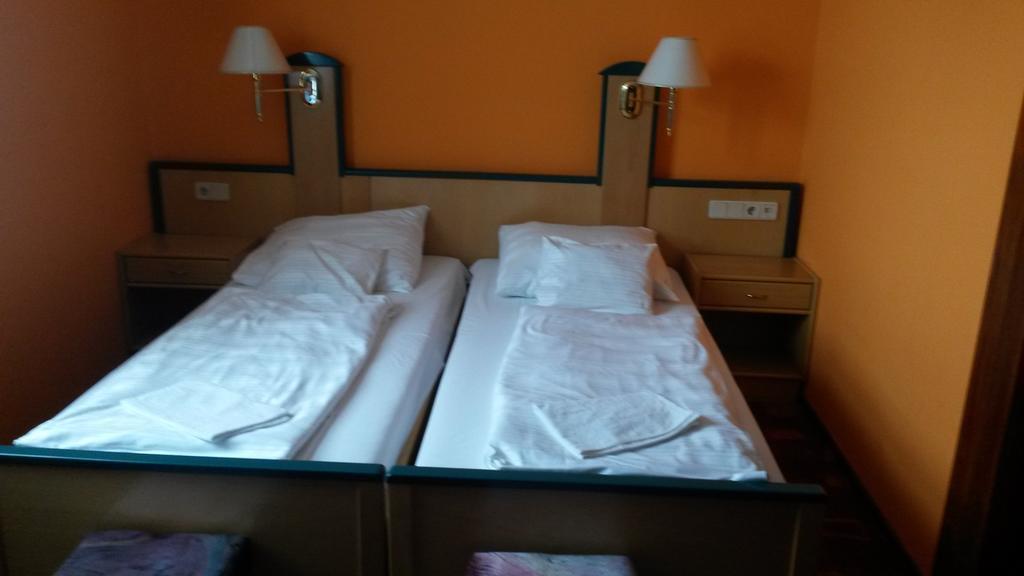 Venusz Panzio Es Vendeglo Bed and Breakfast Bagod Exteriör bild